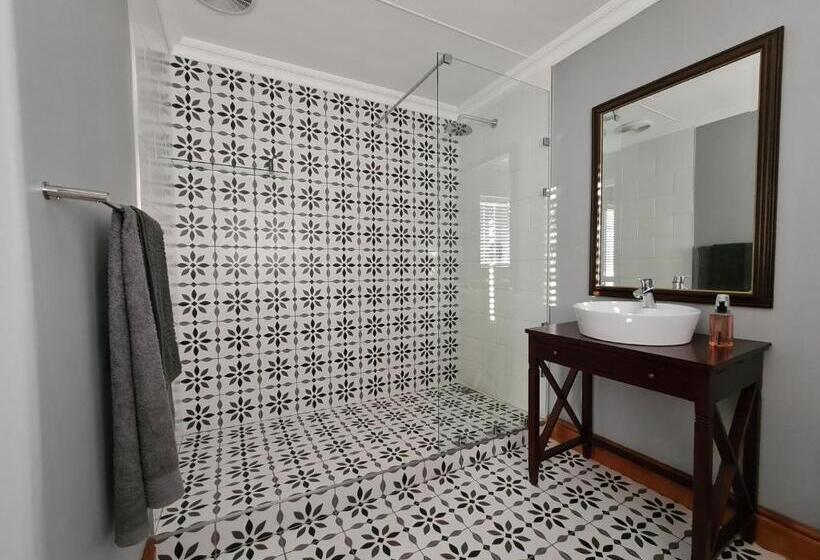 فندق Avondrust Guest House