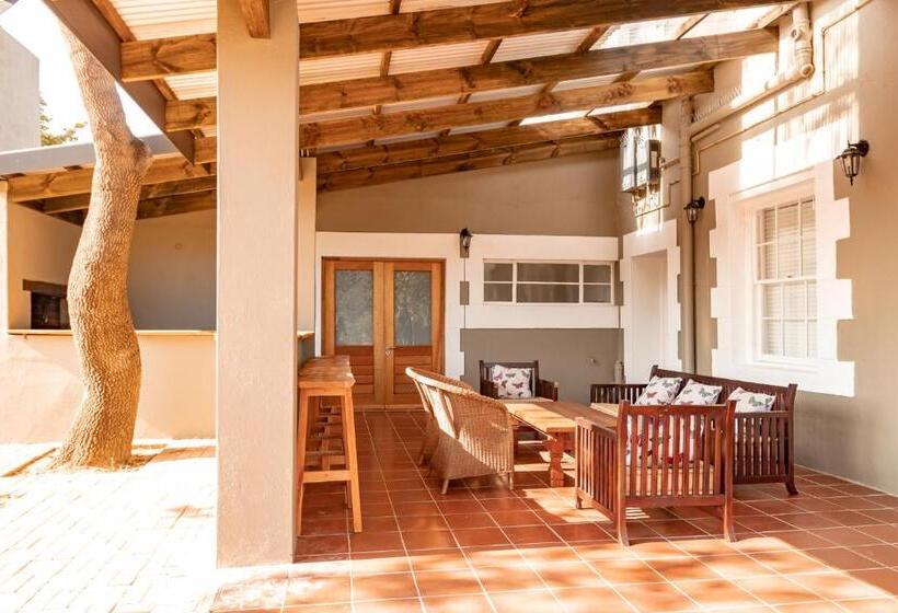 فندق Avondrust Guest House