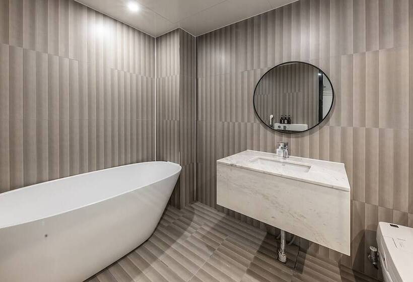 Brown Dot Hotel Jeonggwan