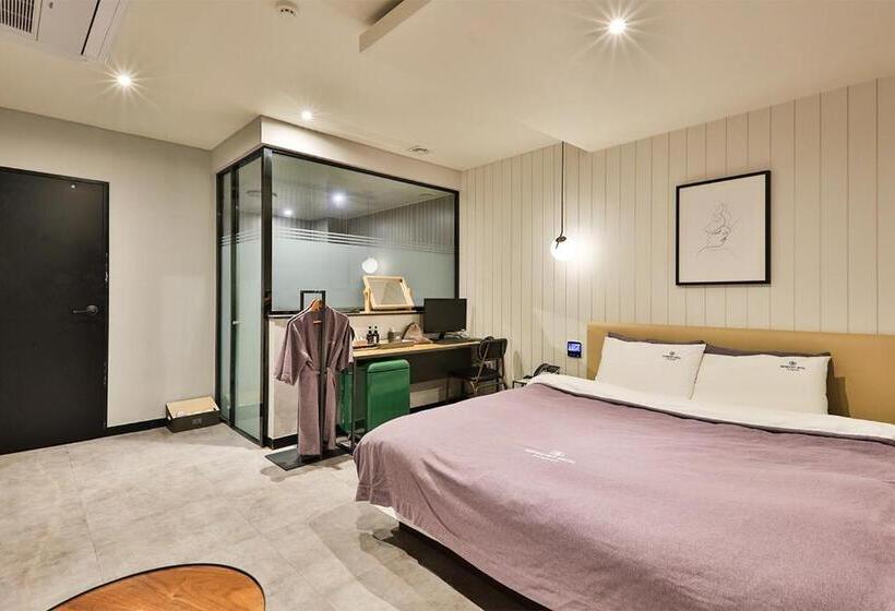 Brown Dot Hotel Jeonggwan