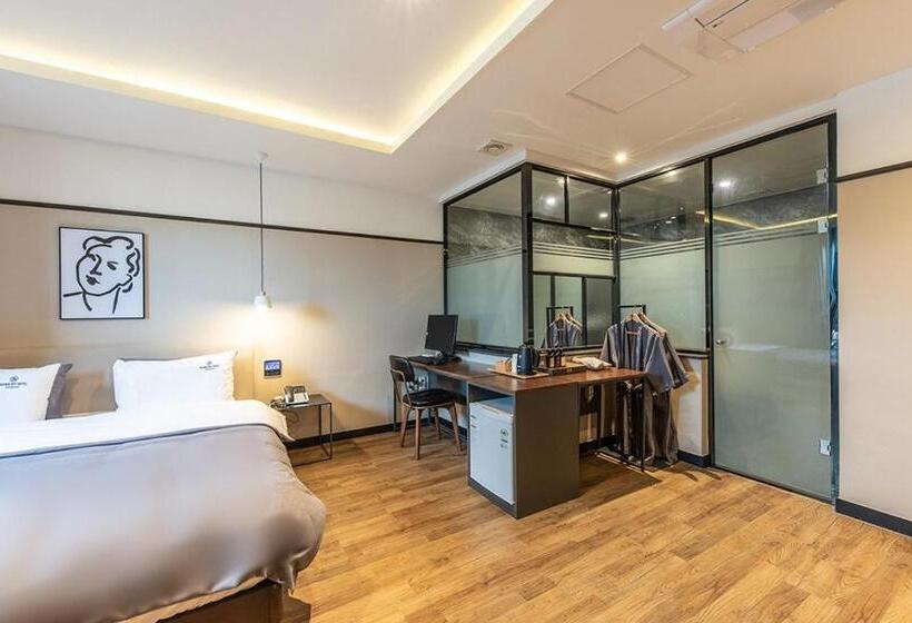 Brown Dot Hotel Jeonggwan