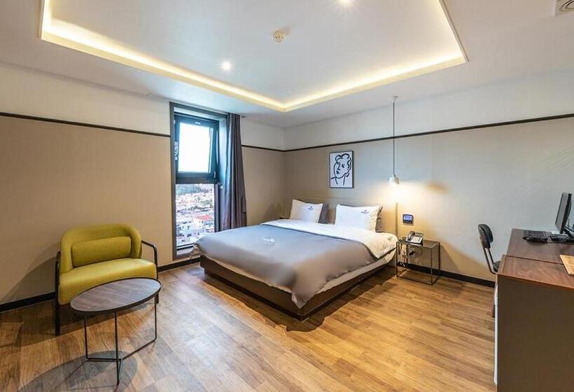 Brown Dot Hotel Jeonggwan