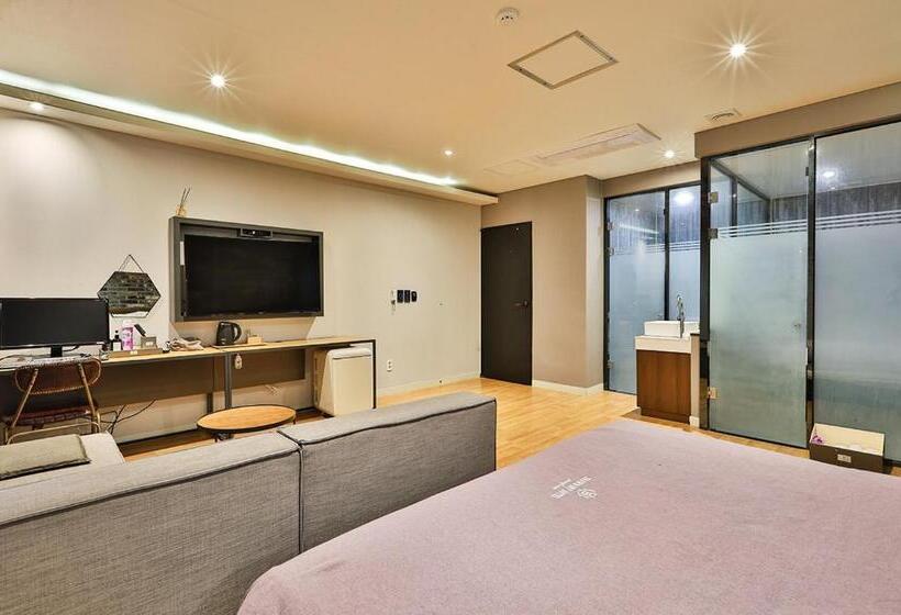 Brown Dot Hotel Jeonggwan