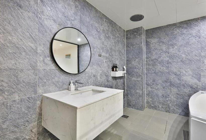 Brown Dot Hotel Jeonggwan