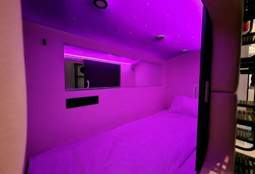 Capsule Hotel Constellation 89