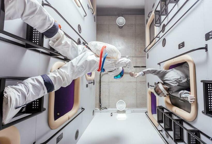 Capsule Hotel Constellation 89