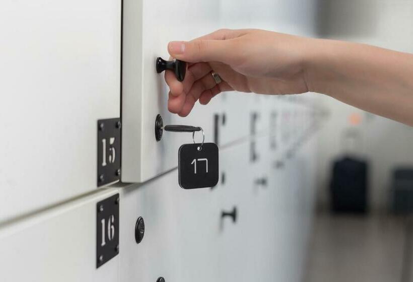 Capsule Hotel Constellation 89