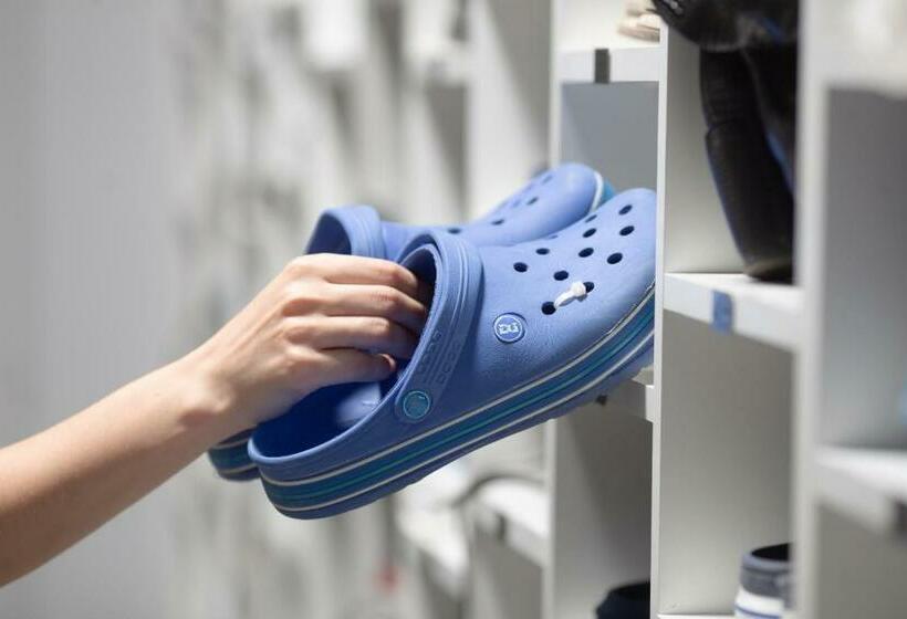 Capsule Hotel Constellation 89