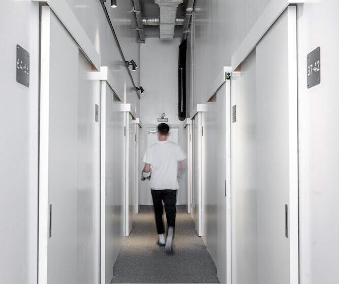 Capsule Hotel Constellation 89