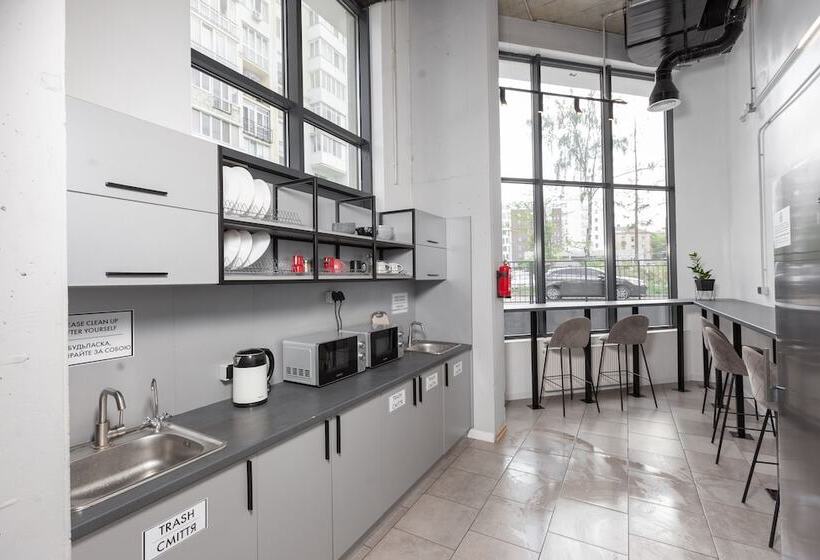 Capsule Hotel Constellation 89