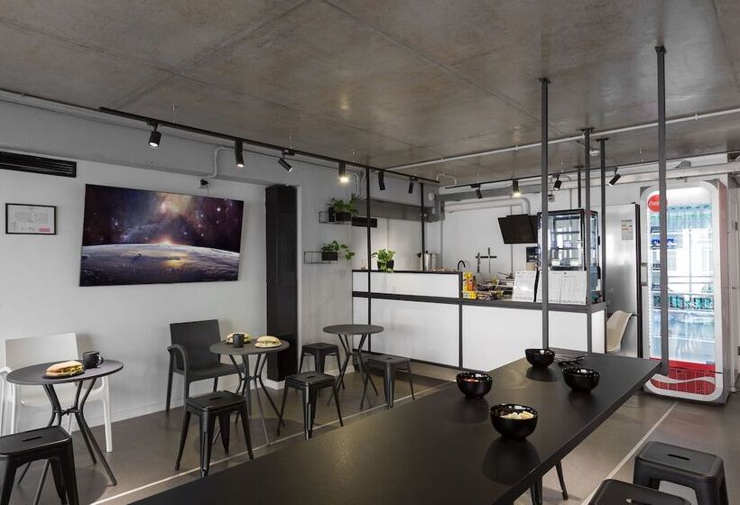 Capsule Hotel Constellation 89