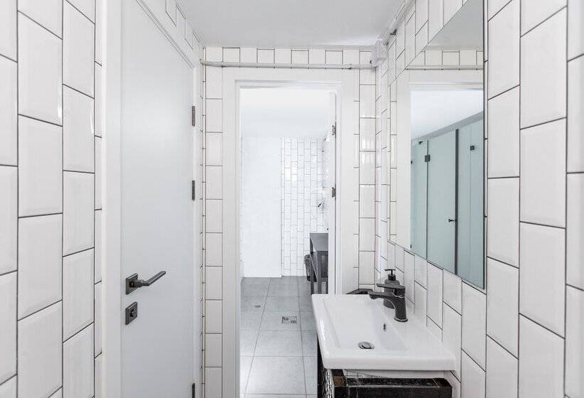 Capsule Hotel Constellation 89