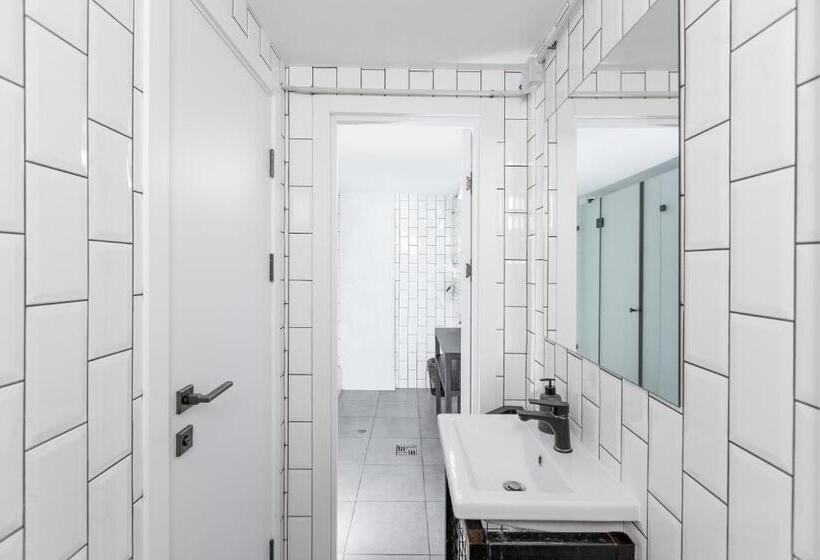 Capsule Hotel Constellation 89