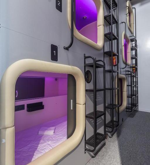 Capsule Hotel Constellation 89