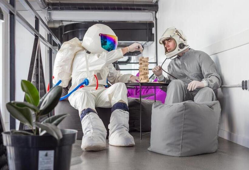 Capsule Hotel Constellation 89