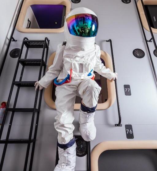 Capsule Hotel Constellation 89