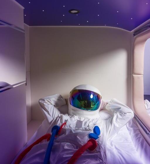 Capsule Hotel Constellation 89