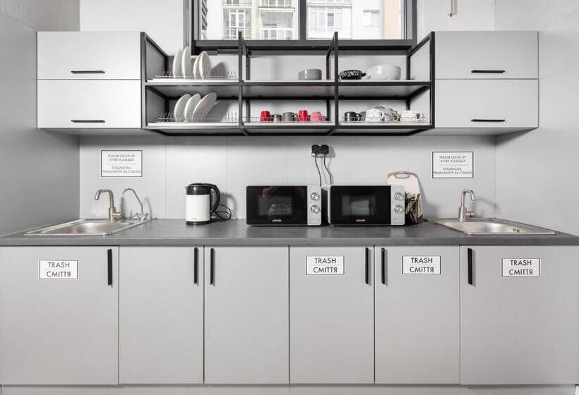 Capsule Hotel Constellation 89