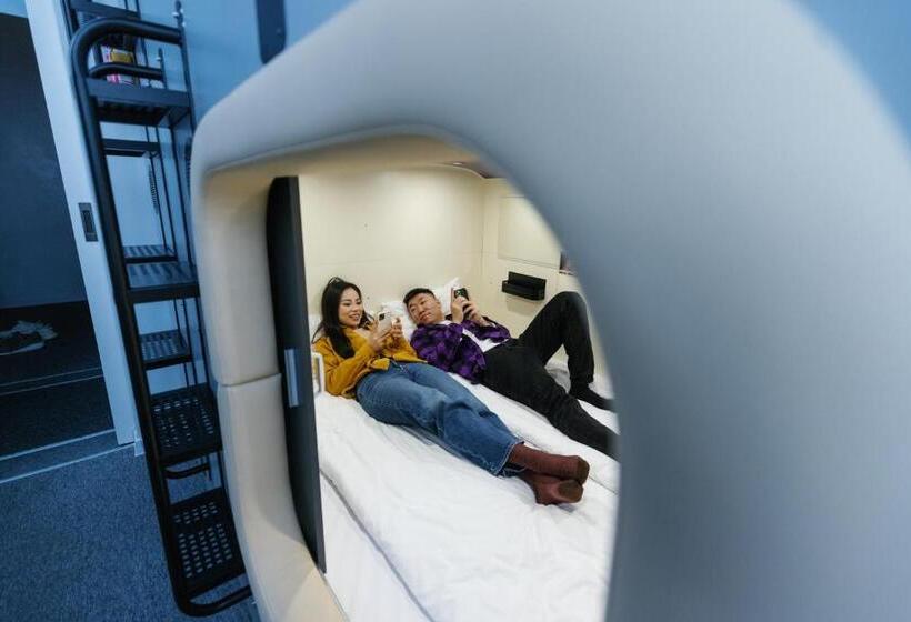 Capsule Hotel Constellation 89