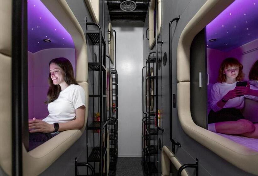 Capsule Hotel Constellation 89
