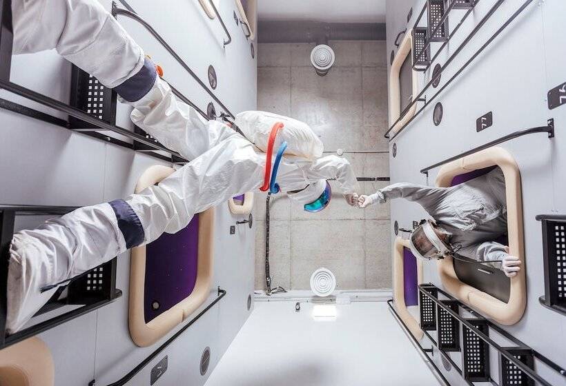 Capsule Hotel Constellation 89