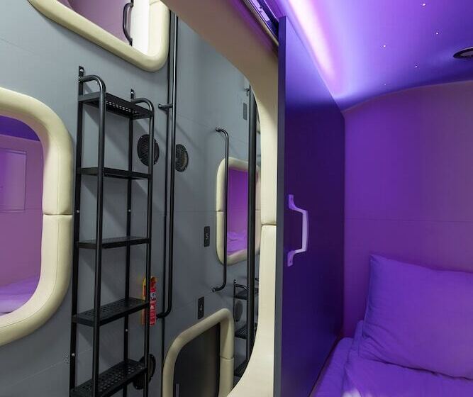 Capsule Hotel Constellation 89