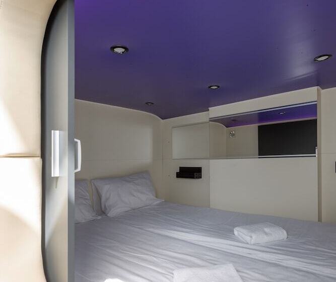 Capsule Hotel Constellation 89