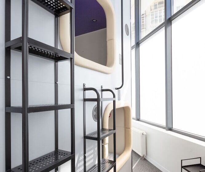 Capsule Hotel Constellation 89