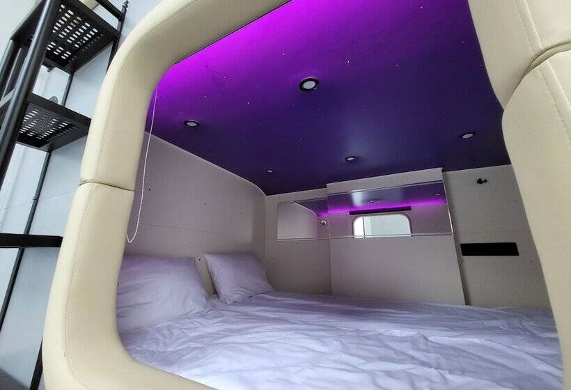 Capsule Hotel Constellation 89