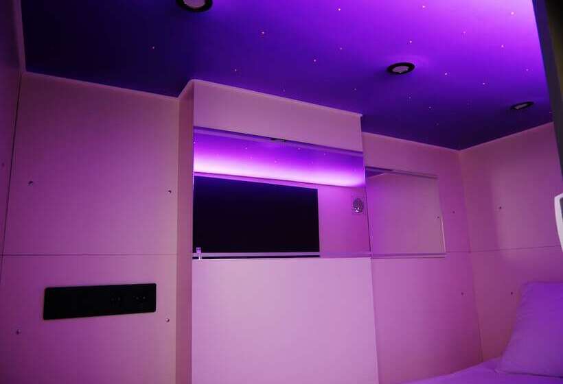 Capsule Hotel Constellation 89