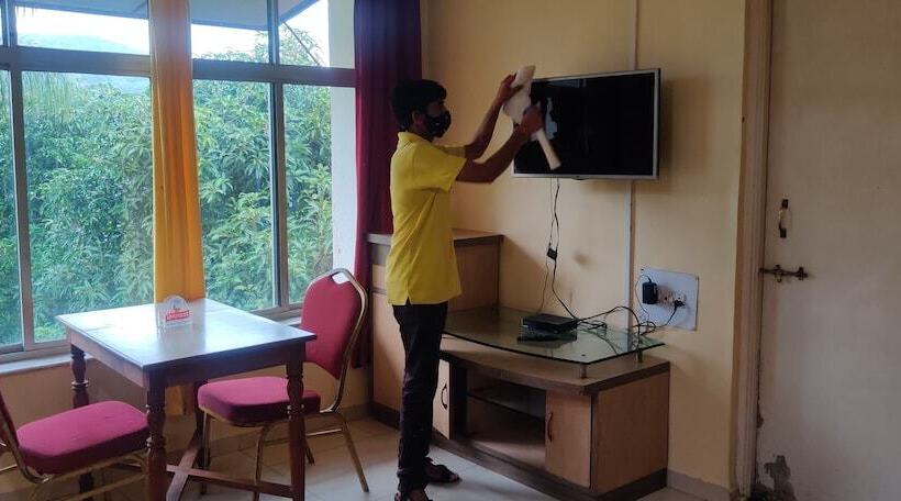 酒店 Holiday Cottage Inn