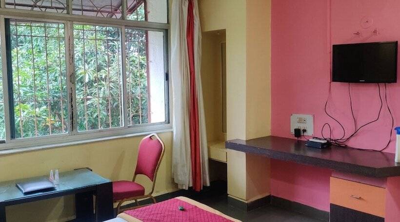 酒店 Holiday Cottage Inn