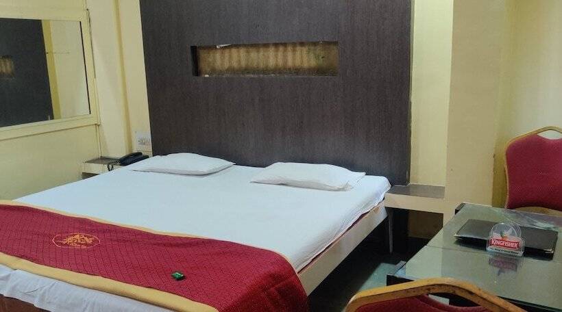 酒店 Holiday Cottage Inn