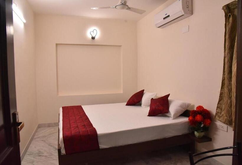 فندق Home Stay @ Kommiya Inn