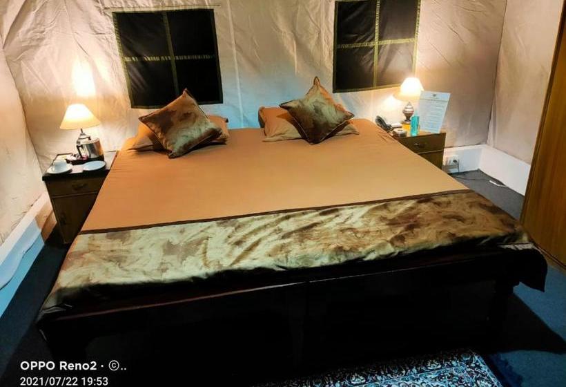 فندق Huts And Hats Resort