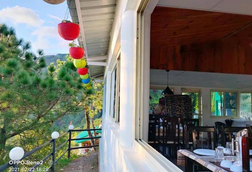 فندق Huts And Hats Resort