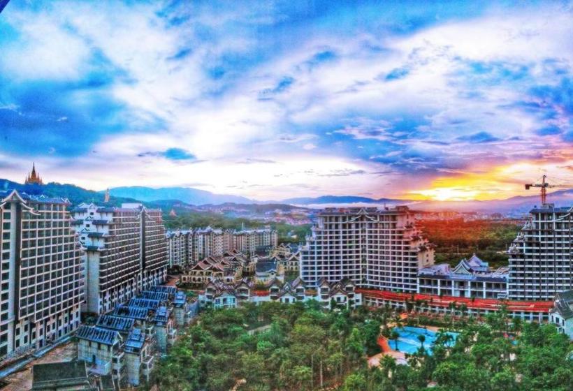 فندق Laniakea Hot Spring Resort