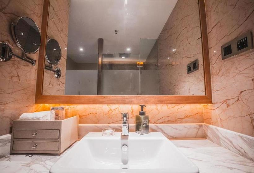 فندق Laniakea Hot Spring Resort