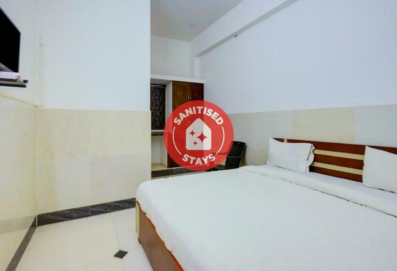 ホテル Oyo 79866 Rena Residency