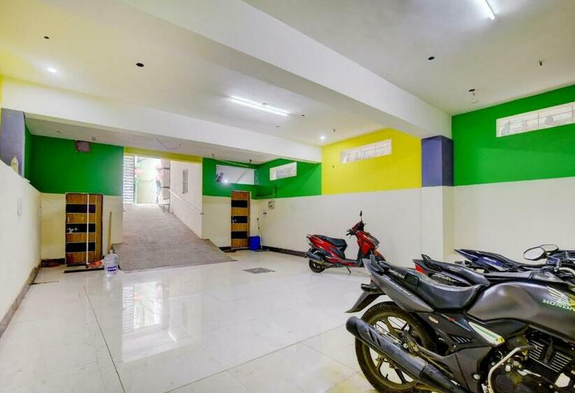 فندق Oyo 79866 Rena Residency