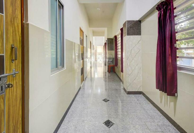 ホテル Oyo 79866 Rena Residency