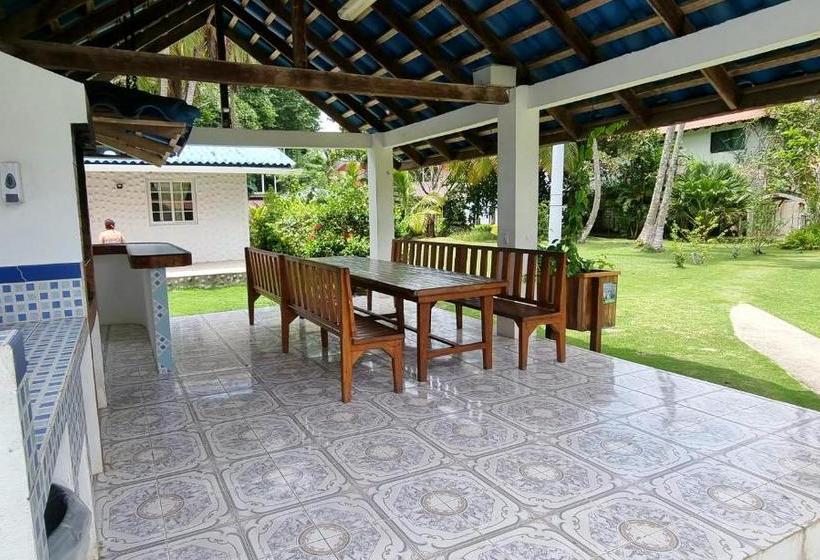 فندق Paradise Island Beach