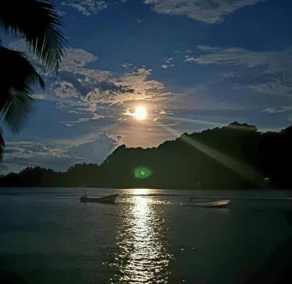 فندق Paradise Island Beach