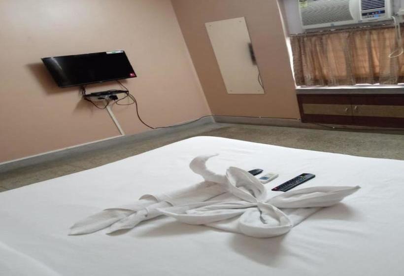 Hotel Pop 82016 Green House