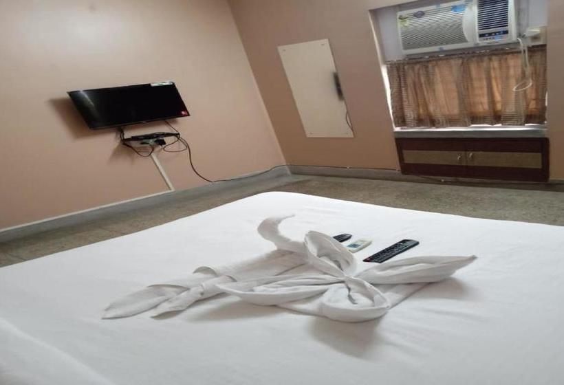 Hotel Pop 82016 Green House