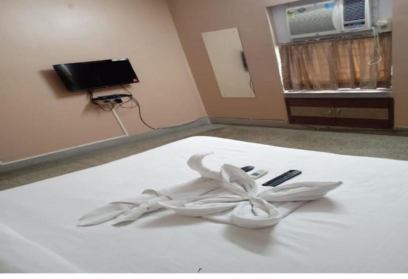 Hotel Pop 82016 Green House