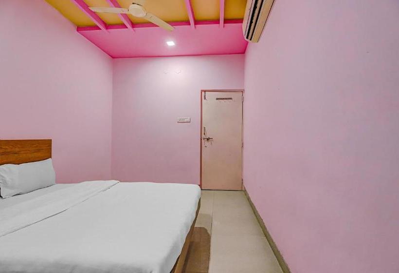 בית מלון כפרי Spot On 82058  A Square