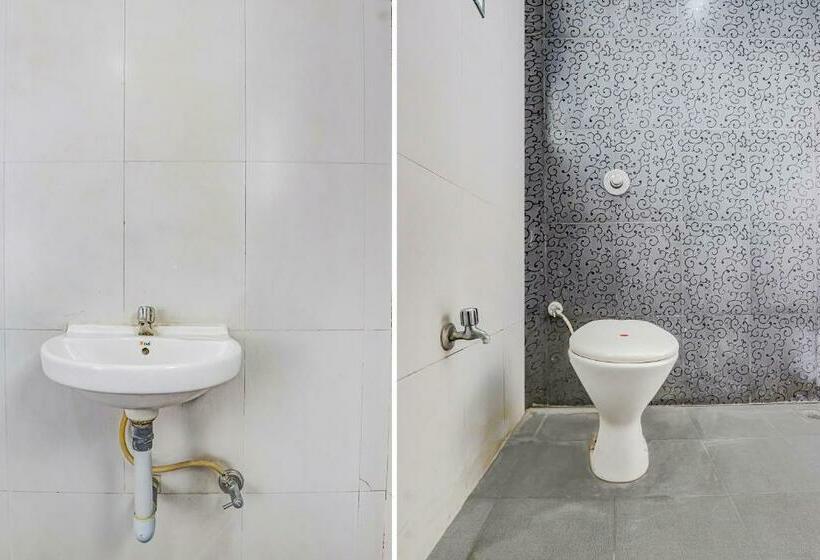 בית מלון כפרי Spot On 82058  A Square