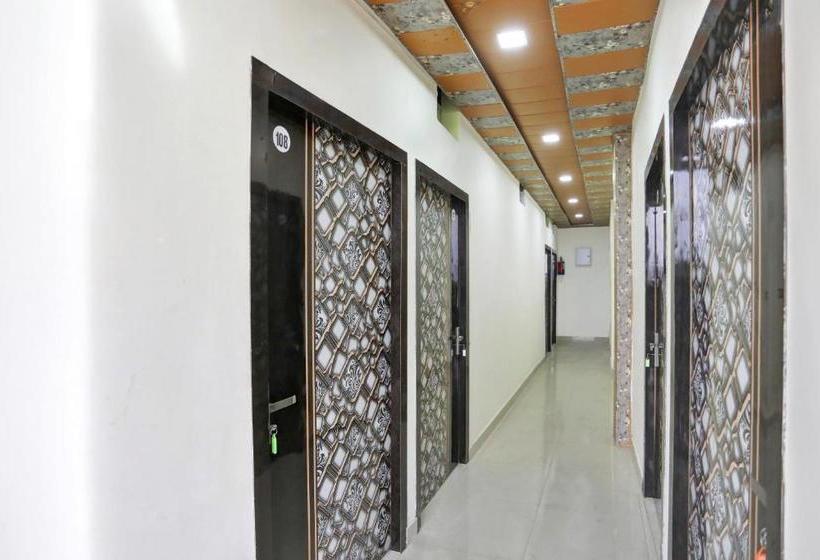 ホテル Spot On 82118  Aniruddha Palace