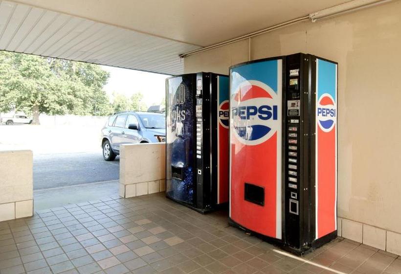 호텔 Town And Country Inn